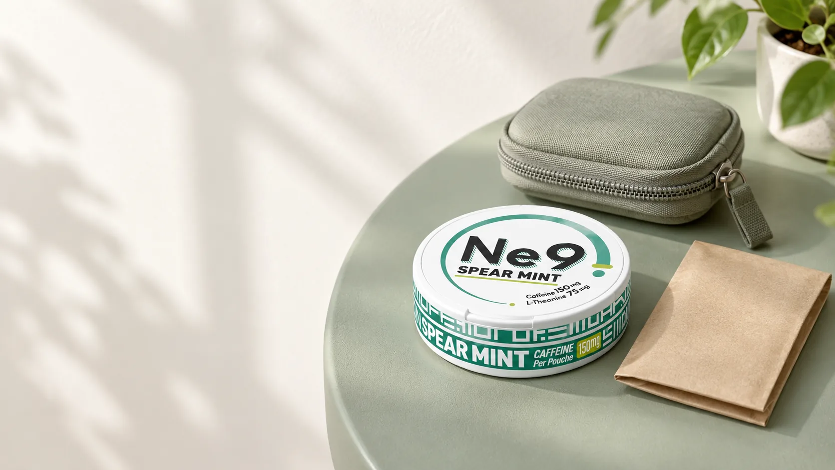 Ne9の缶と小さな収納ケース、処分用の紙袋を並べたイメージ